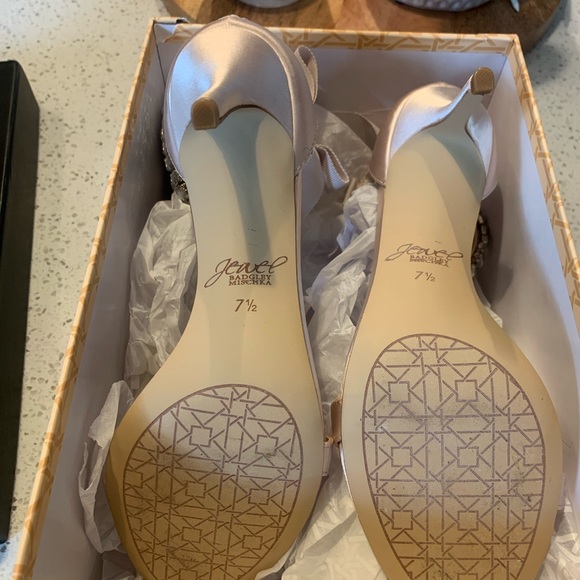 Jayne Jewel by Badgley Mischka Shoes - Champagne Satin 7.5 - Picture 5 of 5